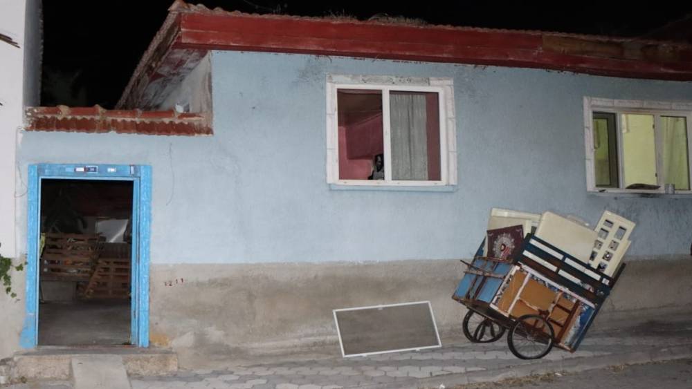 Evinden k&ouml;t&uuml; kokular gelen adamın annesinden 5 g&uuml;n sonra &ouml;ld&uuml;ğ&uuml; belirlendi
