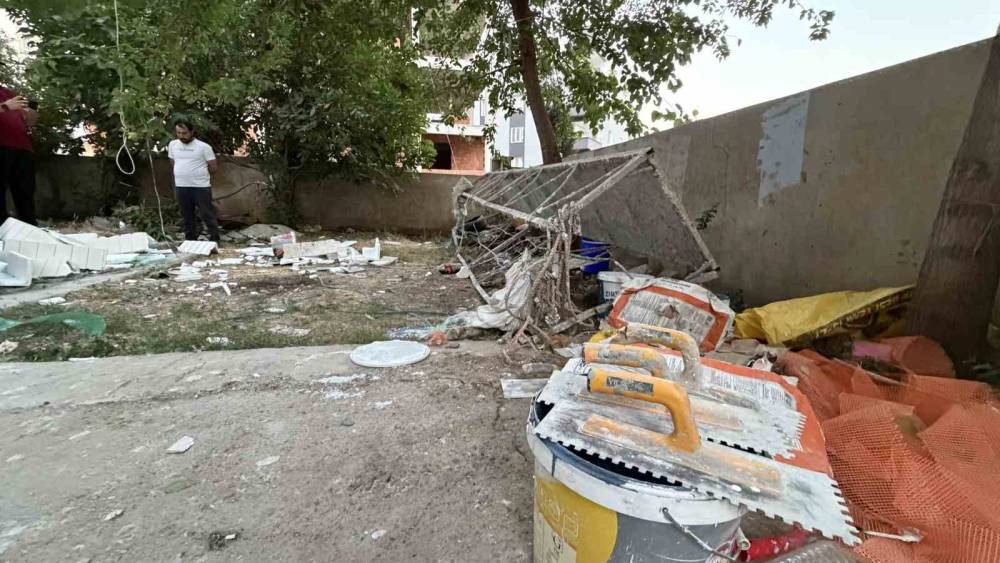 Siverek&rsquo;te inşaat asans&ouml;r&uuml;n&uuml;n halatı koptu: 2 iş&ccedil;i hayatını kaybetti
