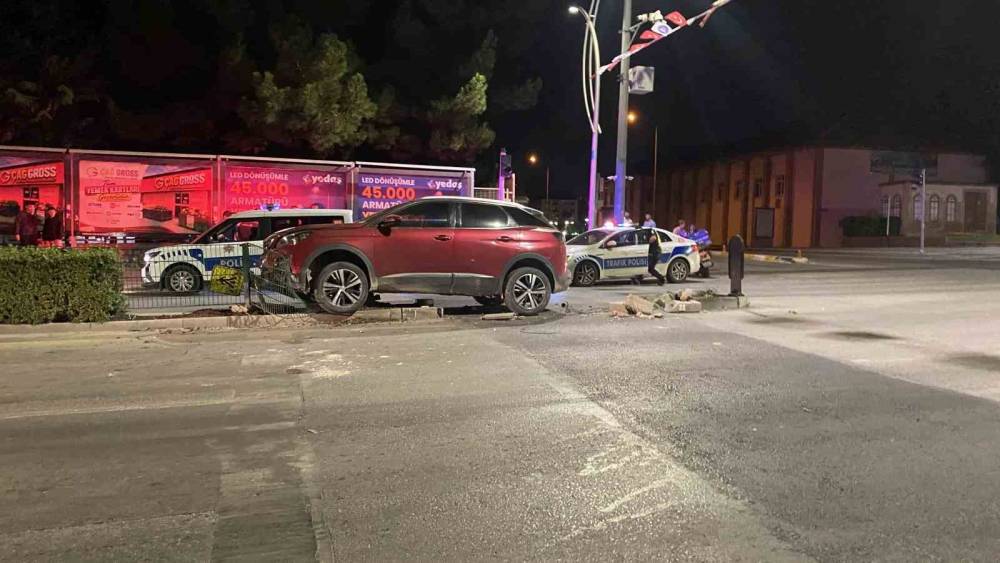 &Ccedil;orum&rsquo;da otomobil ile motosiklet &ccedil;arpıştı: 1 yaralı
