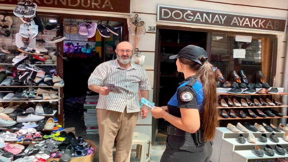 K&uuml;tahya&rsquo;da polis ekipleri vatandaşları telefon dolandırıcılığına karşı uyardı
