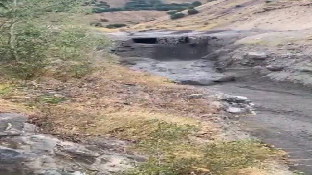 Tunceli&rsquo;de heyelan anı kameralara yansıdı
