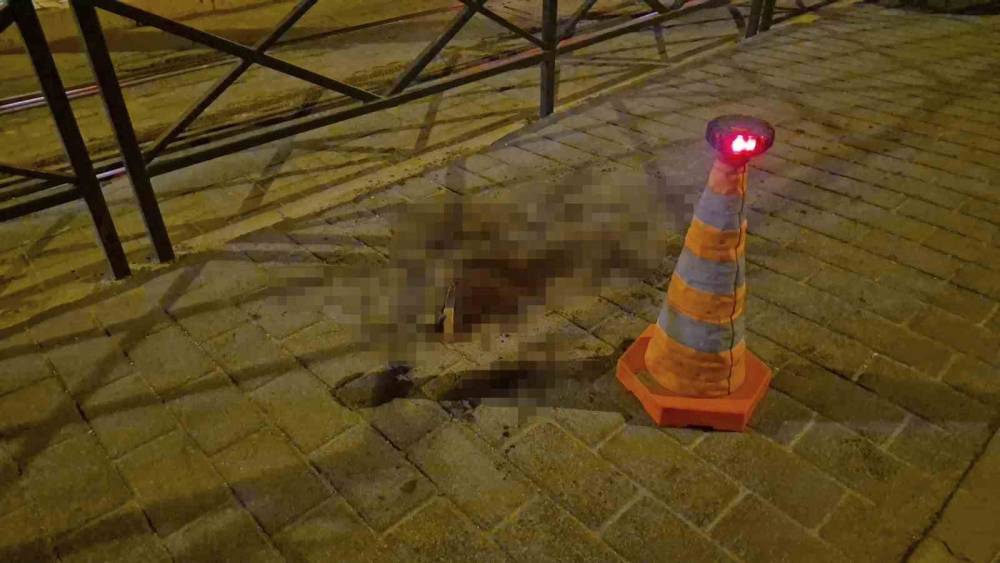 Tartıştığı eski sevgilisini bı&ccedil;aklayıp ka&ccedil;tı
