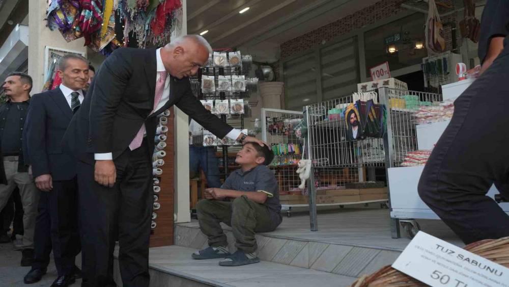 Bakan Ersoy: "İnsanlığa gereken re&ccedil;ete a&ccedil;ıktır: &lsquo;Bir olalım, iri olalım, diri olalım&rsquo;"

