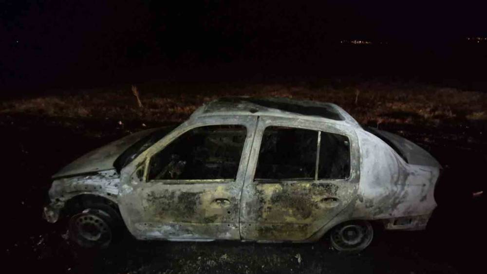 Burdur&rsquo;da ara&ccedil; yangını otluk alana sı&ccedil;radı: 2 bin metrekare alan yandı
