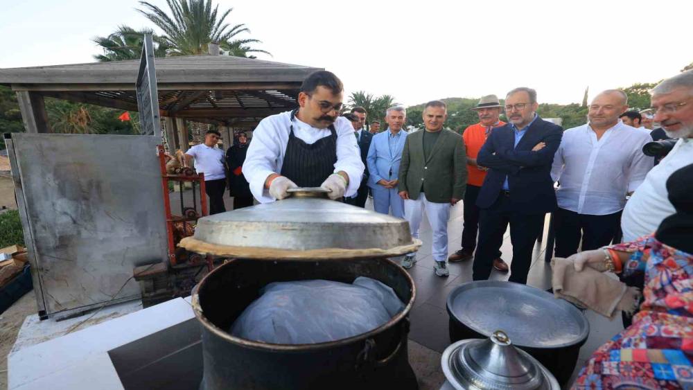Bodrum sahilinde &Ccedil;orum lezzetleri ş&ouml;leni yaşandı
