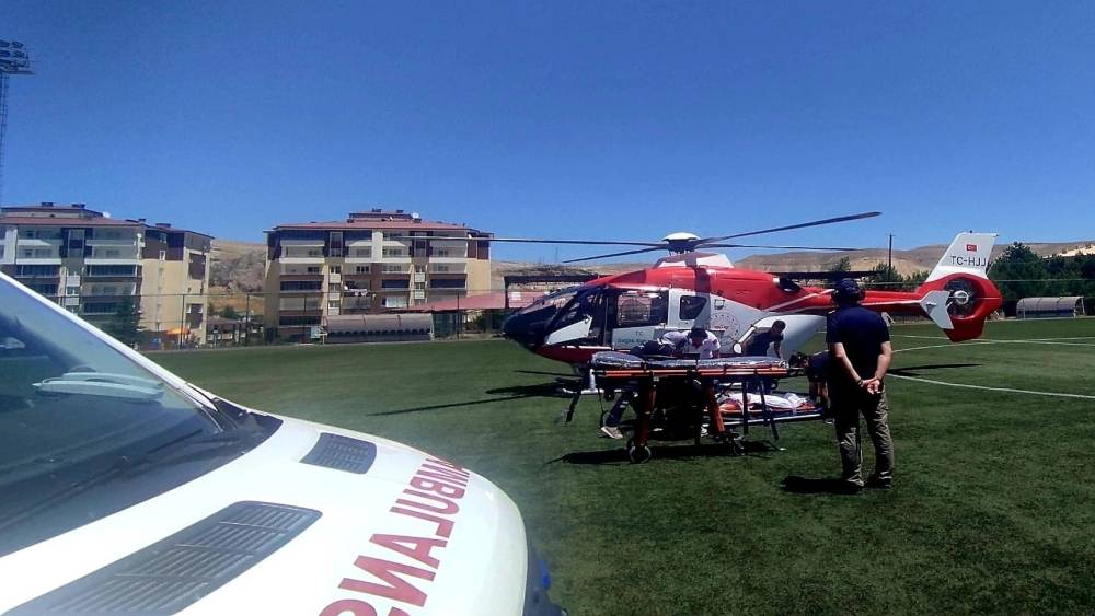 71 yaşındaki hasta hava ambulansıyla Malatya&rsquo;ya sevk edildi
