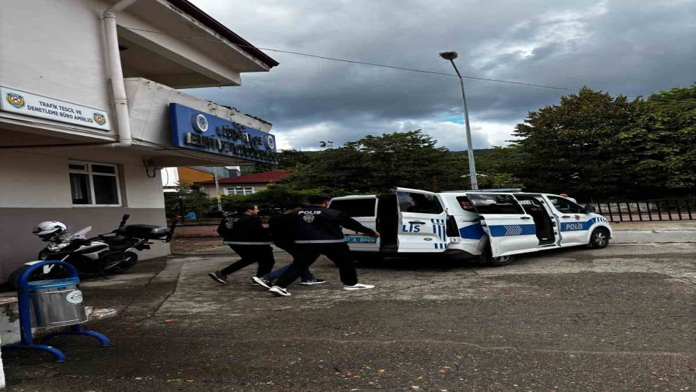 Kastamonu&rsquo;da tartıştığı kişiyi bı&ccedil;akla yaralayan ş&uuml;pheli tutuklandı
