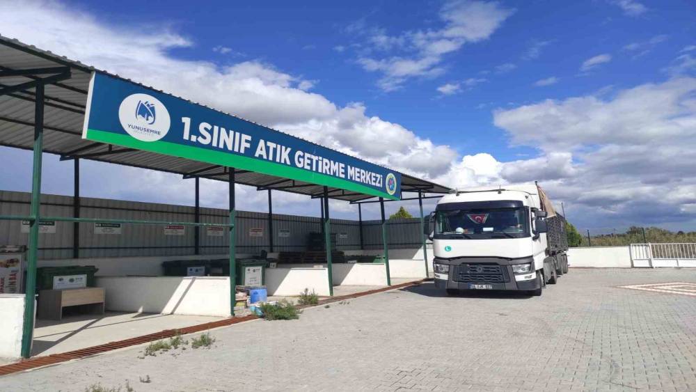 Yunusemre&rsquo;de 3 yılda 5 ton atık ila&ccedil; bertaraf edildi
