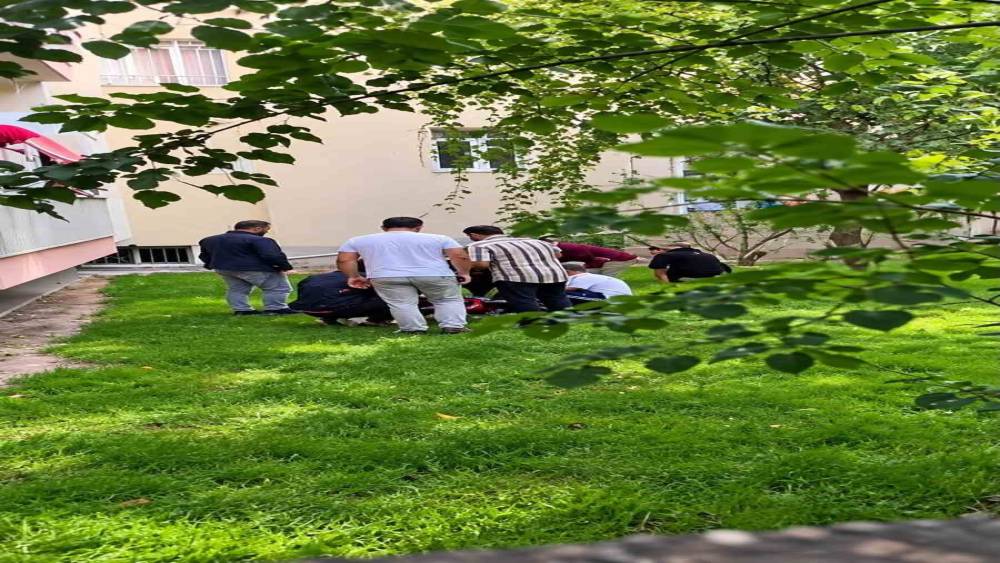 Batman&rsquo;da ikinci kattan d&uuml;şen 17 yaşındaki kız yaralandı
