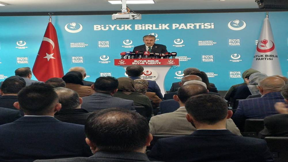 BBP Genel Başkanı Destici, "(PKK&rsquo;nın kampları boşaltması) Şartsız, pazarlıksız, m&uuml;zakeresiz silah bırakacak ve kendini feshedecek, bunun başka yolu yok"
