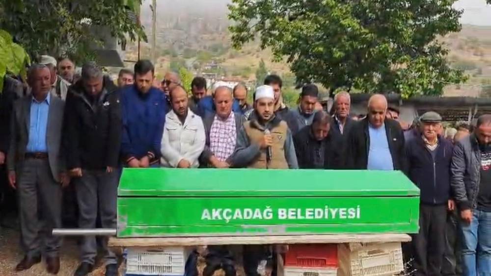 Kalp krizi ge&ccedil;irerek hayatını kaybeden anne ve oğlu defnedildi
