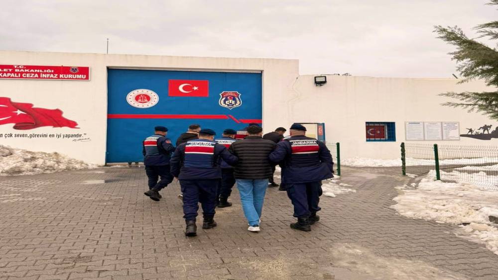 Batman&rsquo;da aranan şahıslara y&ouml;nelik operasyon: 30 kişi yakalandı
