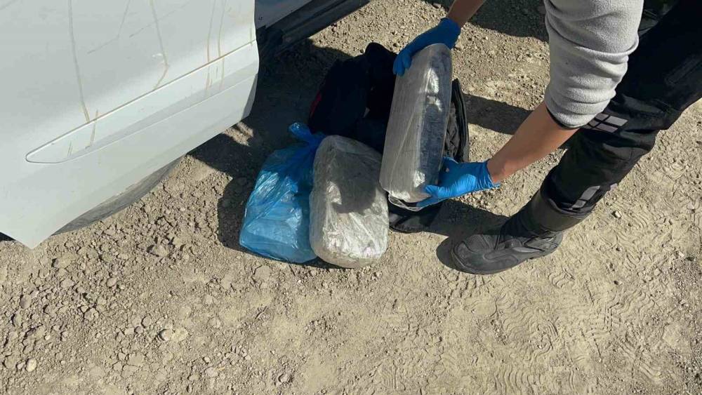 Adana&rsquo;da uyuşturucu ve silah operasyonu: 2 tutuklama
