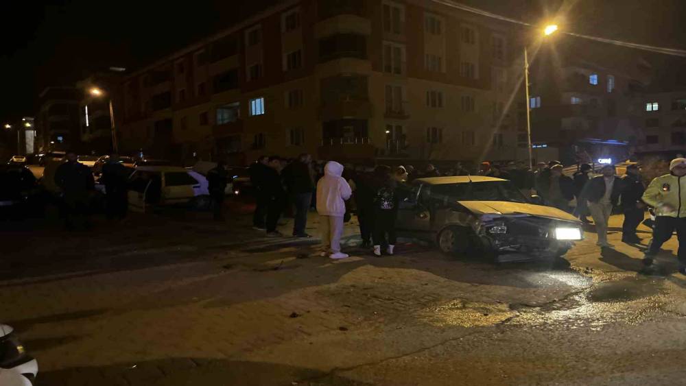 Sinop&rsquo;ta alkoll&uuml; s&uuml;r&uuml;c&uuml; kaza yaptı: 5 yaralı
