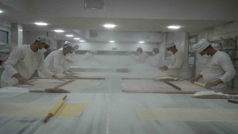 Bayram &ouml;ncesi Gaziantep&rsquo;te baklava mesaisi
