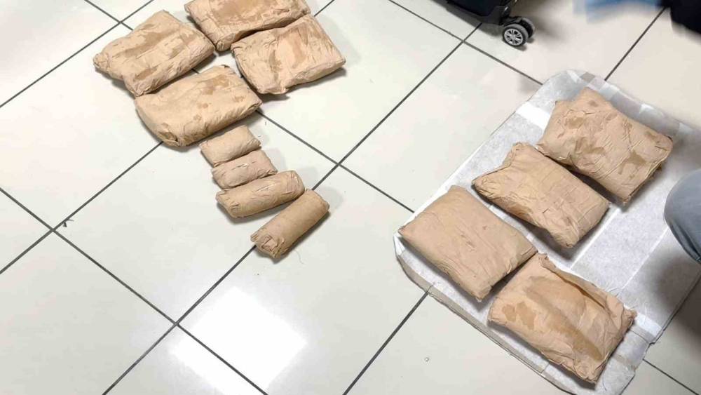 Batman&rsquo;da zehir tacirine ge&ccedil;it yok: 8 kilo 500 gram metafetamin ele ge&ccedil;irildi
