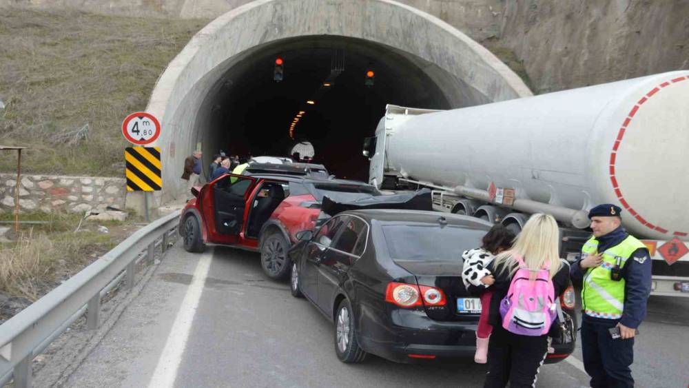 Samsun&rsquo;da 6 aracın karıştığı zincirleme kaza: 1 yaralı
