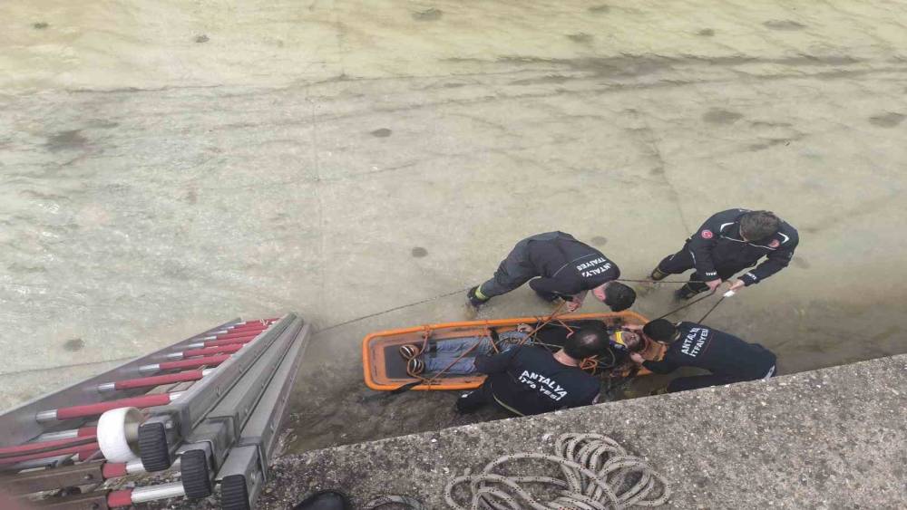 Alanya&rsquo;da &ccedil;aya d&uuml;şen şahıs ekipler tarafından kurtarıldı
