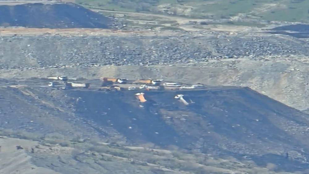 Şırnak&rsquo;ta hafriyat sahasında toprak kayması: Park halindeki 2 ara&ccedil; şarampole yuvarlandı
