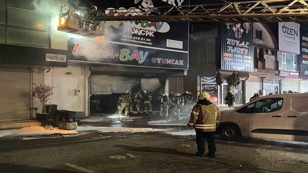 Bağcılar İSTO&Ccedil;&rsquo;da iki katlı iş yerinde yangın
