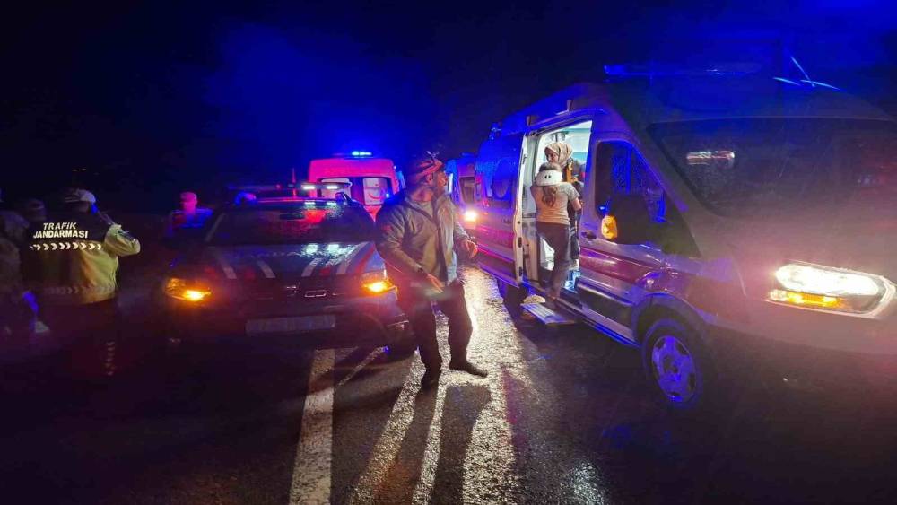 Bing&ouml;l&rsquo;de trafik kazası: 8 yaralı

