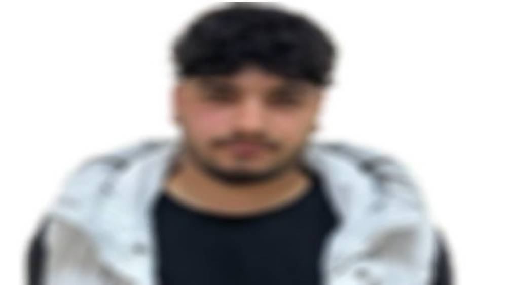 Otoyolda motosiklette silah ile seyir eden şahıs yakalandı: Silah oyuncak &ccedil;ıktı
