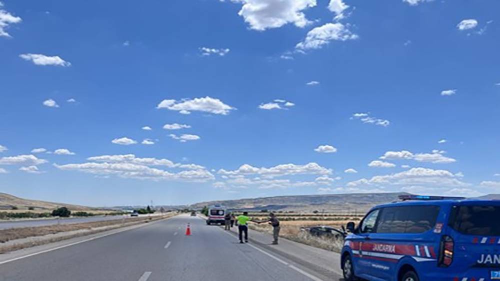 Kilis&rsquo;te feci kaza: Otomobil şarampole devrildi, 2 yaralı
