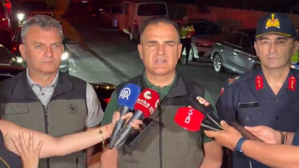 Muğla Valisi Akbıyık: "Bin 120 kişi g&uuml;venli b&ouml;lgelere sevk edildi"
