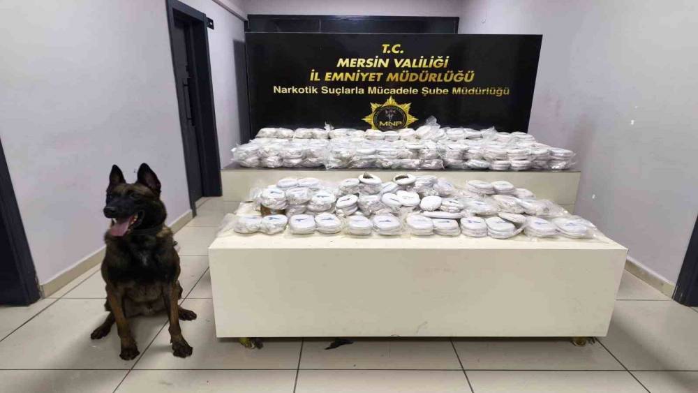 Piyasa değeri 13 milyon 960 bin lira olan 3 kilo 490 gram kokain ele ge&ccedil;irildi

