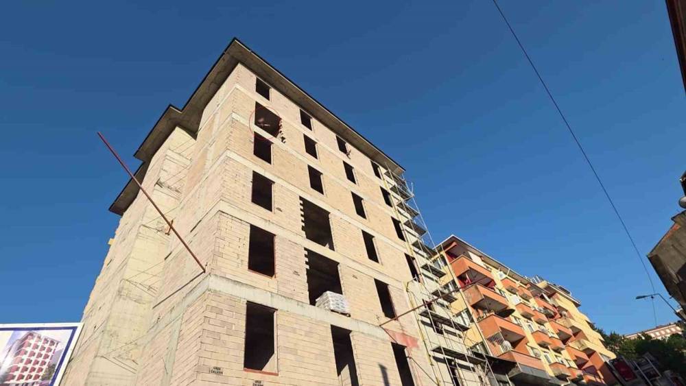 Eşiyle tartışınca inşaat halindeki binaya &ccedil;ıktı, ekipler seferber oldu
