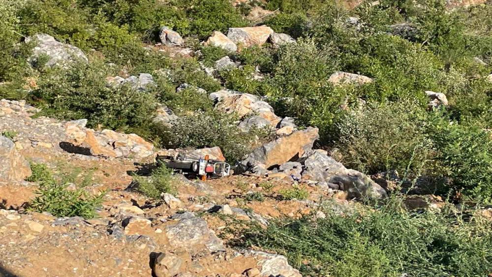 Alanya&rsquo;da motosiklet u&ccedil;uruma yuvarlandı: 1 &ouml;l&uuml;, 1 yaralı
