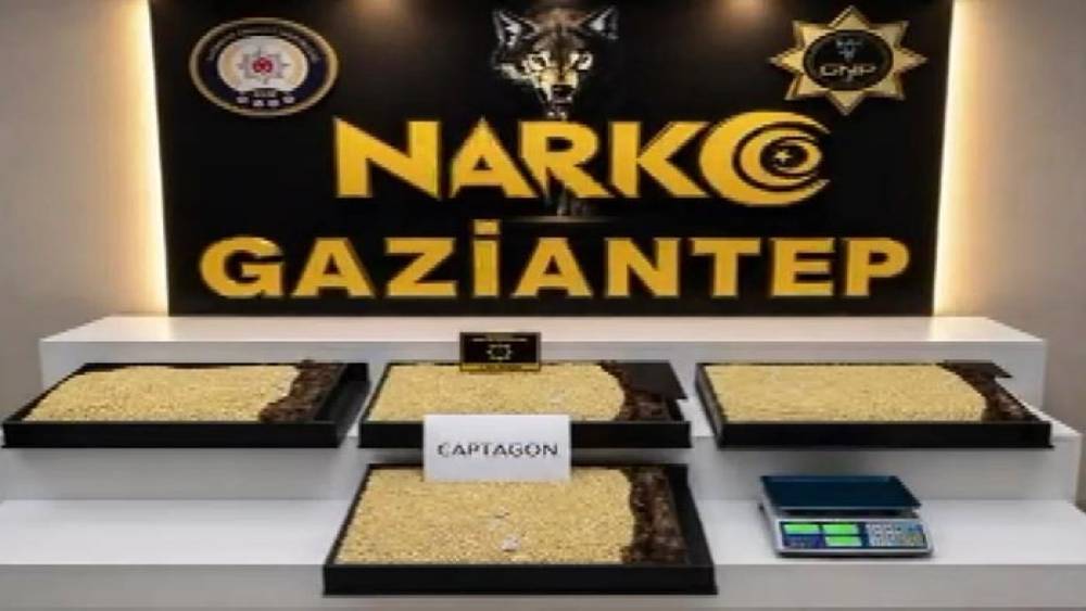 Gaziantep&rsquo;te sanayi tipi mutfak ara&ccedil;larına gizlenmiş 400 bin Captagon hap ele ge&ccedil;irildi
