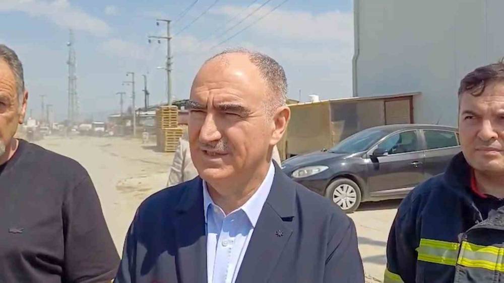 Vali &Ouml;zkan yangınla ilgili son durumu a&ccedil;ıkladı

