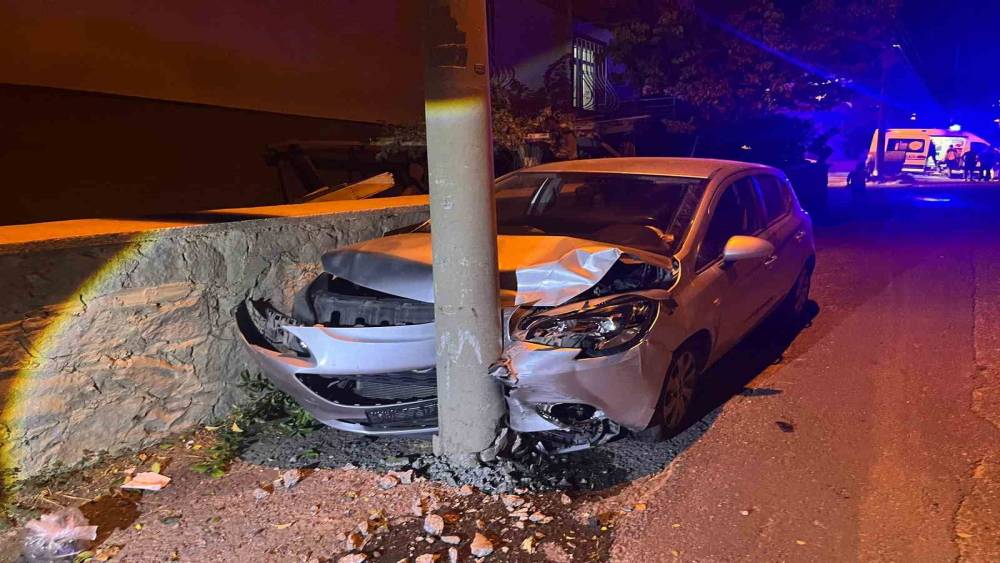Niğde&rsquo;de iki otomobil &ccedil;arpıştı: 5 yaralı

