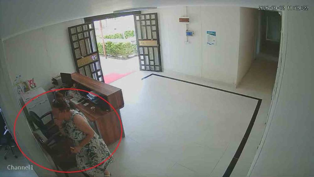 &Ouml;l&uuml;mle burun buruna gelen kadını, mesai arkadaşı heimlich manevrasıyla kurtardı

