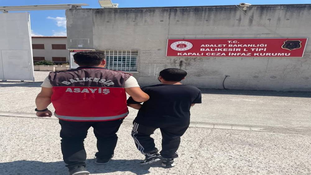 Balıkesir&rsquo;de su&ccedil;lulara ge&ccedil;it yok: 97 aranan şahıs yakalandı
