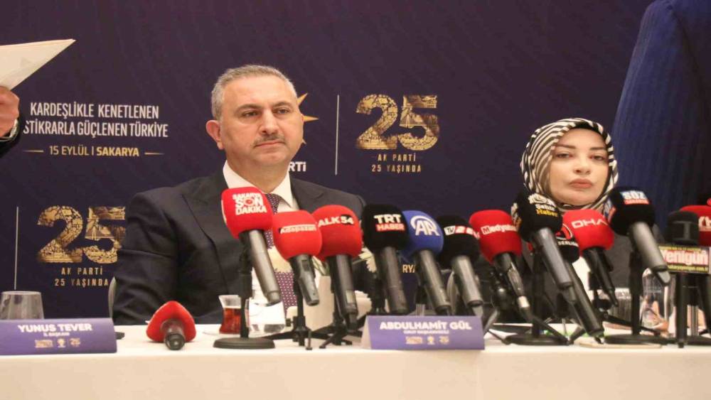 Abdulhamit G&uuml;l: "Cumhurbaşkanımızın anayasada adaylığının &ouml;n&uuml;nde bir engel bulunmamaktadır"
