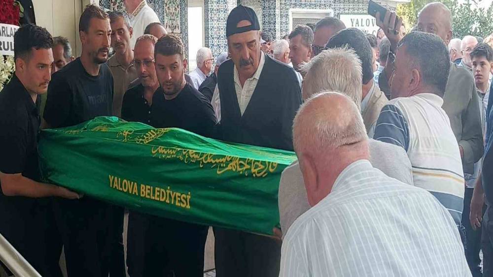 İznik G&ouml;l&uuml;&rsquo;nde hayatını kaybeden &ouml;ğretmen Yalova&rsquo;da toprağa verildi
