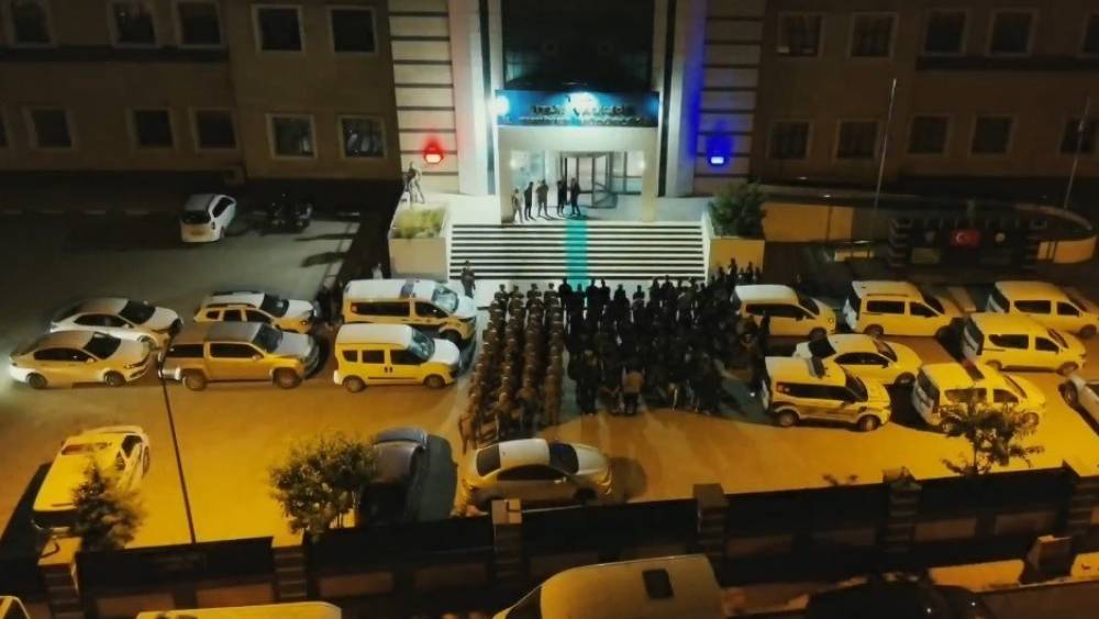 Bitlis merkezli 4 ilde yasa dışı bahis operasyonu: 9 ş&uuml;pheli tutuklandı
