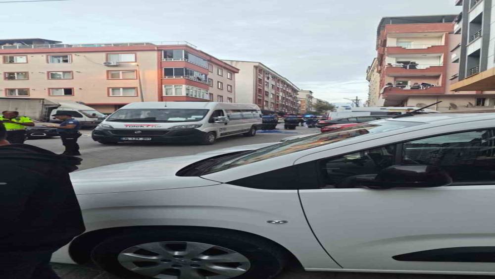 Servis minib&uuml;s&uuml;n&uuml;n &ccedil;arptığı 6 yaşındaki &ccedil;ocuk hayatını kaybetti
