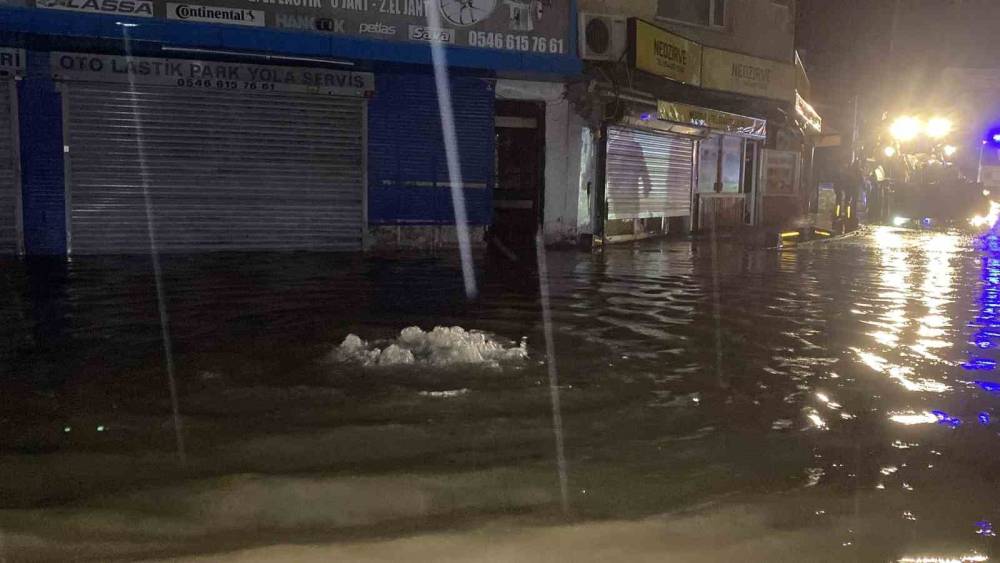 Sarıyer&rsquo;de selde yolun karşısına ge&ccedil;meye &ccedil;alışırken d&uuml;şen bir kişi hayatını kaybetti
