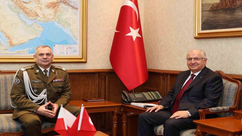 Bakan G&uuml;ler, Polonya Genelkurmay Başkanı Orgeneral Kukula&rsquo;yı kabul etti
