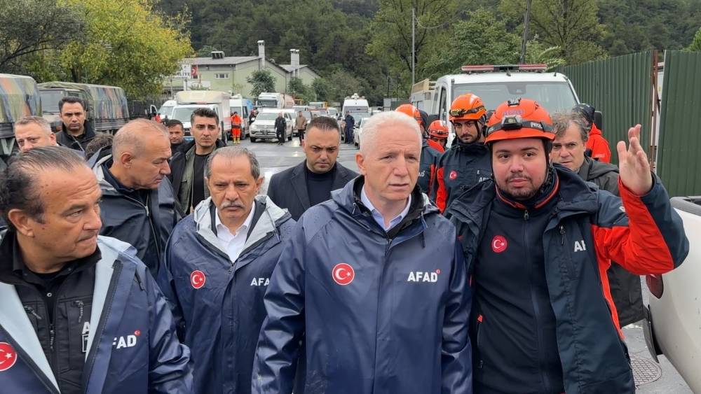 İstanbul Valisi Davut G&uuml;l: "Yaklaşık 2 bin 500 civarında hemşehrimiz kurtarıldı"
