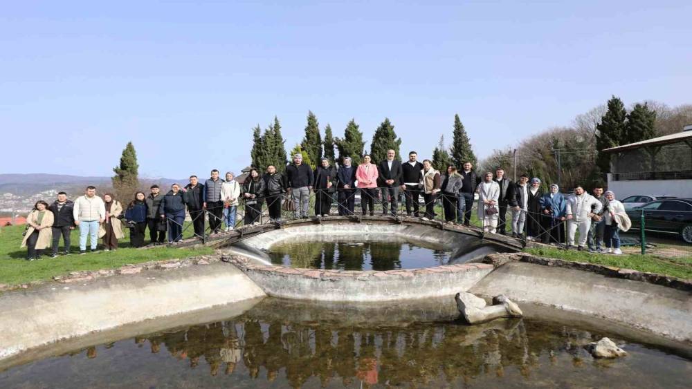 Vali Arslan yeni evlenecek &ccedil;iftlerle bir araya geldi
