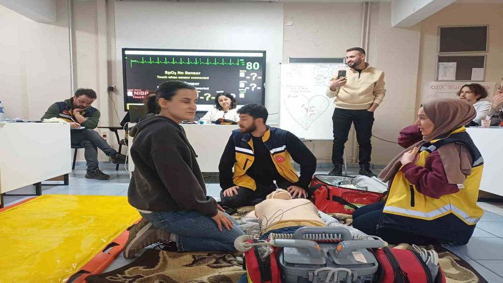 112 personeli eğitimden ge&ccedil;ti
