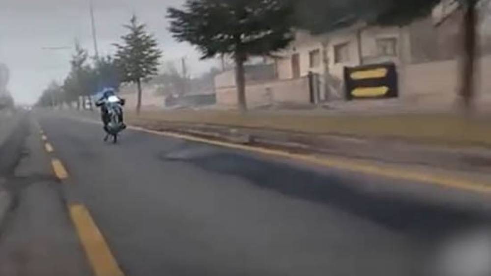 Sanal devriyeye takılan motosiklet s&uuml;r&uuml;c&uuml;s&uuml;n&uuml;n ehliyeti iptal edildi
