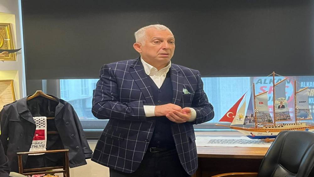 Metin K&uuml;l&uuml;nk Sinop&rsquo;ta partililerle bir araya geldi
