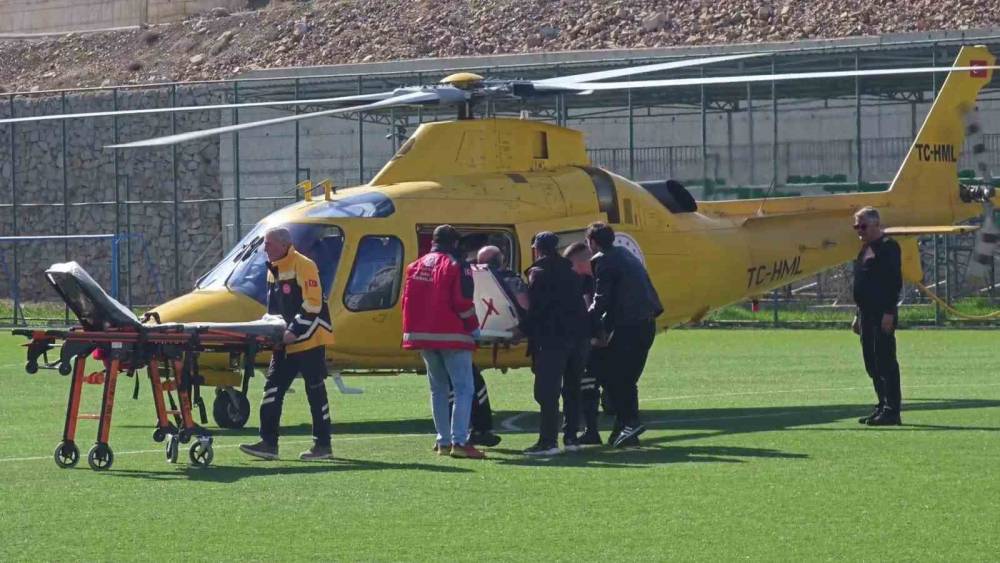 Erzurum&rsquo;da kalp krizi ş&uuml;phesi: Hasta helikopterle sevk edildi
