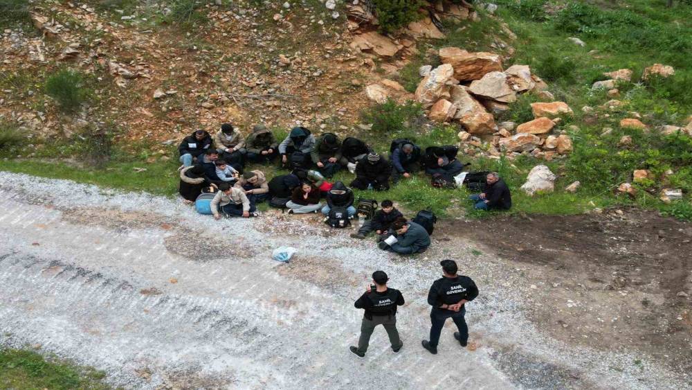 Bodrum&rsquo;da 6&rsquo;sı &ccedil;ocuk 21 d&uuml;zensiz g&ouml;&ccedil;men yakalandı
