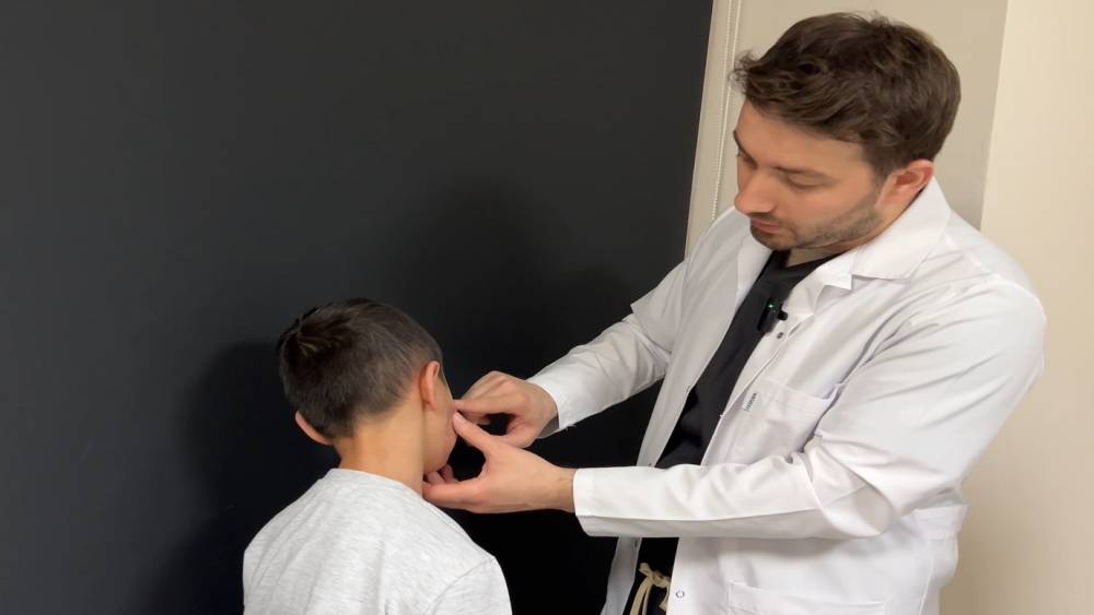 Malazgirt&rsquo;te ağır yaralanan &ccedil;ocuk mikrocerrahiyle sağlığına kavuştu
